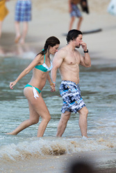 Mark Wahlberg - and his family seen enjoying a holiday in Barbados (December 26, 2014) - 165xHQ Jn5ieutR
