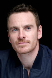 Michael Fassbender - X-Men: Days of Future Past press conference portraits by Munawar Hosain (New York, May 9, 2014) - 26xHQ JrNZV6il