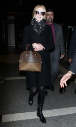 Nicole Kidman - Arriving at LAX airport in Los Angeles (2015.02.04.) (14xHQ) KCPb6jVY