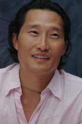 Daniel Dae Kim - Lost press conference portraits, october 22, 2006 - 14xHQ KIS06c9J