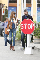 Alessandra Ambrosio - Out and about in Brentwood, 30 января 2015 (39xHQ) KMnHDhmd