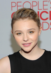 Chloe Moretz - 2012 People's Choice Awards at the Nokia Theatre (Los Angeles, January 11, 2012) - 335xHQ LocmmAUP