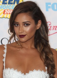 Shay Mitchell - FOX's 2014 Teen Choice Awards at The Shrine Auditorium on August 10, 2014 in Los Angeles, California - 58xHQ M9Ic0uQG