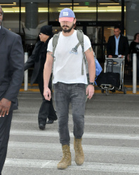 Shia LaBeouf - Arriving at LAX airport in Los Angeles - January 31, 2015 - 16xHQ MT8vAygU