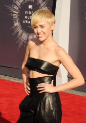 Miley Cyrus - 2014 MTV Video Music Awards in Los Angeles, August 24, 2014 - 350xHQ N7JzEmK5