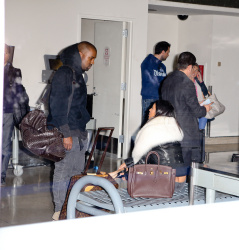 Kim Kardashian & Kanye West - At LAX Airport in Los Angeles, 7 января 2015 (68xHQ) N9ws3QLh