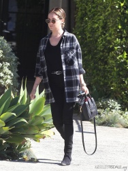 Ashley Tisdale - Leaving the The Andy Lecompte salon in West Hollywood - February 12, 2015 (20xHQ) NTFvZVk8