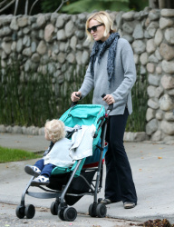 Malin Akerman - Out with her son in LA- February 20, 2015 (25xHQ) O0gXuGQF