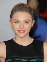 Chloe Moretz - 2012 People's Choice Awards at the Nokia Theatre (Los Angeles, January 11, 2012) - 335xHQ OWC6h8mB