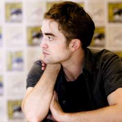 Robert Pattinson - Robert Pattinson - "The Twilight Saga: Breaking Dawn. Part 1" press conference portraits by Armando Gallo (San Diego, July 21, 2011) - 34xHQ PimfwcMn