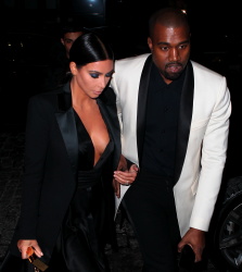 Kim Kardashian and Kanye West - In New York, 8 января 2015 (42xHQ) QFh98gJc