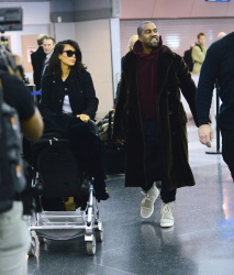 Kim Kardashian - At JFK Airport in New York City with Kanye West (2015. 02. 09) (44xHQ) StYWsIaf