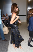 Виктория Бекхэм (Victoria Beckham) Arriving at LAX Airport, 31.07.2016 - 28xHQ T2Zk5WkP