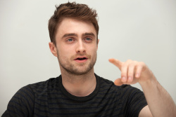 Daniel Radcliffe - What If press conference portraits by Herve Tropea (Los Angeles, August 7, 2014) - 8xHQ T9Y1Q44F