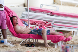 Mark Wahlberg - and his family seen enjoying a holiday in Barbados (December 26, 2014) - 165xHQ TSZtBToa