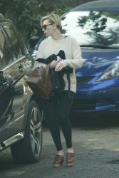 Scarlett Johansson - Out and about in LA - February 19, 2015 (28xHQ) TeqyhNl1