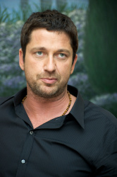 Gerard Butler - Gerard Butler - The Ugly Truth press conference portraits by Vera Anderson (Beverly Hills, July 20, 2009) - 13xHQ U0ekRyW3