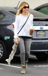Sarah Michelle Gellar - out and about in Los Angeles, 22 мая 2014 (17xHQ) W7WX4cg6