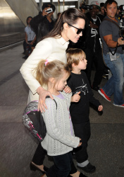 Angelina Jolie - LAX Airport - February 11, 2015 (185xHQ) WbcY577P
