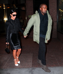 Kim Kardashian and Kanye West - Out and about in New York City, 8 января 2015 (54xHQ) WfDfTTDS