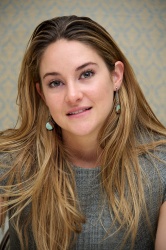 Shailene Woodley - The Spectacular Now press conference portraits by Vera Anderson (Beverly Hills, July 29, 2013) - 13xHQ WnBBMTsM