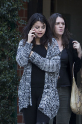 Selena Gomez - Leaving Mr Chow Restaurant in Beverly Hills, 15 января 2015 (11xHQ) X0JRZSO8