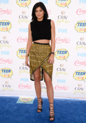 Kendall & Kylie Jenner - At the FOX's 2014 Teen Choice Awards, August 10, 2014 - 115xHQ XC4Tfy2e