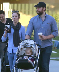 Emily Blunt - and husband John Krasinski take their daughter Hazel out for lunch and a stroll in Los Angeles, California with her baby girl Hazel on January 24, 2015 - 22xHQ XMdTStKE