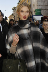 Karlie Kloss - Leaving the Dolce & Gabbana fashion show in Milan, Italy - March 1, 2015 (14xHQ) XVcBOx42