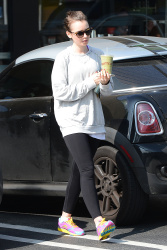 Lily Collins - Grabs a Health Drink in West Hollywood (2015.02.16.) (11xHQ) XvK09HtE