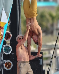 Zac Efron & Robert De Niro - On the set of Dirty Grandpa in Tybee Island,Giorgia 2015.04.30 - 140xHQ Y69umZAd
