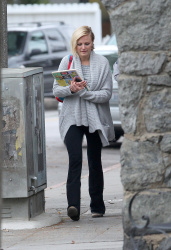 Malin Akerman - Out and about in Los Feliz - February 22, 2015 (27xHQ) YSFtPnee