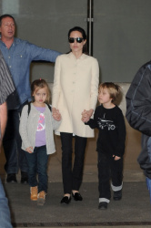 Angelina Jolie - LAX Airport - February 11, 2015 (185xHQ) Ymy2vlni