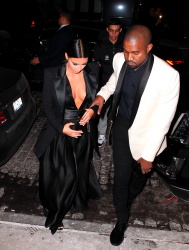 Kim Kardashian and Kanye West - In New York, 8 января 2015 (42xHQ) ZMKllmNQ