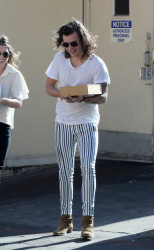 Harry Styles - Out in Beverly Hills, California - January 23, 2015 - 15xHQ ACz18ohw