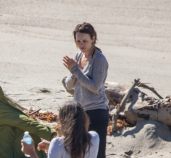 Rachel McAdams - on the set of 'True Detective' in Malibu - February 24, 2015 (25xHQ) AJYQUbJz