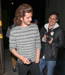 Andrew Garfield - Andrew Garfield & Emma Stone - Leaving an Arcade Fire concert in Los Angeles - May 27, 2015 - 108xHQ AQ80nfRK