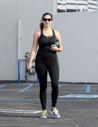 Kelly Brook - Leaving the Gym in Los Angeles, 9 января 2015 (44xHQ) BC0TVkmd