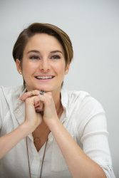 Shailene Woodley - Divergent press conference portraits by Vera Anderson (Los Angeles, Beverly Hills, March 8, 2014) - 10xHQ BLNNE3ju