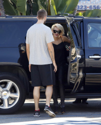 Calvin Harris and Rita Ora - out and about in Los Angeles - September 18, 2013 - 16xHQ C4PVD4pJ