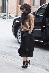 Victoria Beckham - Victoria Beckham - Out and about in NYC - February 16, 2015 (13xHQ) CY7JkuPl