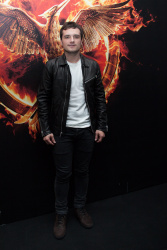Josh Hutcherson - The Hunger Games: Mockingjay. Part 1 press conference portraits by Herve Tropea (London, November 10, 2014) - 10xHQ D7c4bNL4