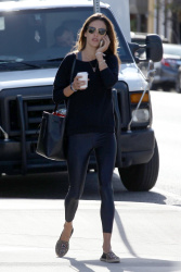 Alessandra Ambrosio - Out and about in Brentwood (2015.01.22) - 20xHQ DcsvY8sv