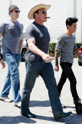 Arnold Schwarzenegger - seen out in Los Angeles - April 18, 2015 - 72xHQ DfG8dT92