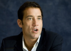 Clive Owen - Clive Owen - "The Boys are Back" press conference portraits by Armando Gallo (Toronto, September 15, 2009) - 15xHQ EY2fL8Jh