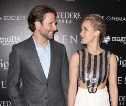 Jennifer Lawrence и Bradley Cooper - Attends a screening of 'Serena' hosted by Magnolia Pictures and The Cinema Society with Dior Beauty, Нью-Йорк, 21 марта 2015 (449xHQ) EbtJAbmX
