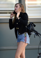 Cara Delevingne - Out and about in Los Angeles, 6 января 2015 (24xHQ) EvR2mugq