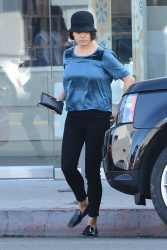 Mila Kunis - Leaving Sweet Lady Jane Bakery in LA - February 19, 2015 (18xHQ) FNZlNQkg