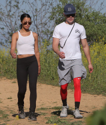Zac Efron & Sami Miró - take a hike in Griffith Park,Los Angeles 2015.03.08 - 29xHQ FdkWt6iJ