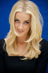 Amber Heard - The Rum Diary press conference portraits by Vera Anderson (Beverly Hills, October 13, 2011) - 10xHQ FfeazDH7